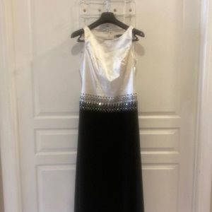 Size 8 Maxi Sleveless Evening Dress by JS Boutique